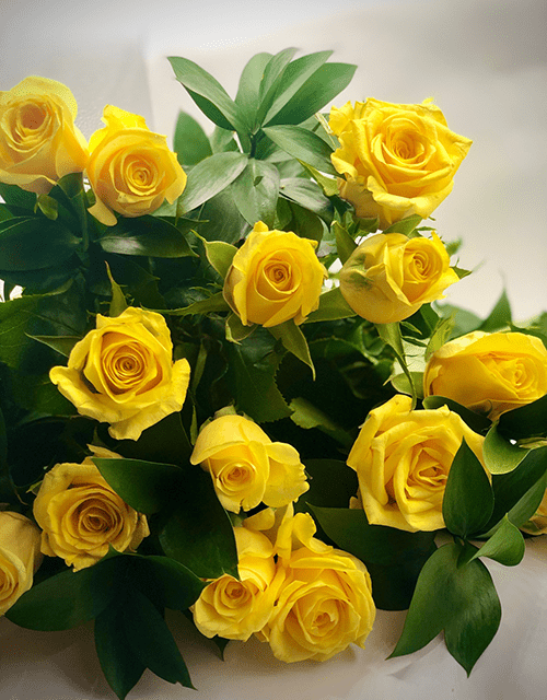 Stralitzia Basket Set & Yellow Roses Combo - Impala Online